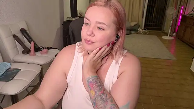 Snapshot of MargotGrey chatting on September 10, 2025, 7:03 pm MargotGrey online show from September 10, 2025, 7:03 pm