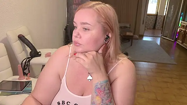 Snapshot of MargotGrey chatting on October 28, 2025, 2:53 pm MargotGrey online show from October 28, 2025, 2:53 pm