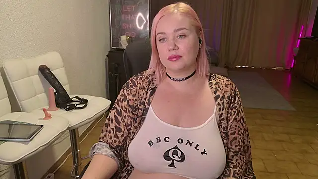 Snapshot of MargotGrey chatting on November 23, 2025, 11:32 am MargotGrey online show from November 23, 2025, 11:32 am