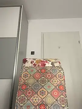 snow flakee online show from February 16, 2025, 11:16 am