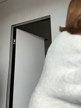 Snapshot of -AngelAri- chatting on March 21, 2025, 12:28 pm -AngelAri- online show from March 21, 2025, 12:28 pm