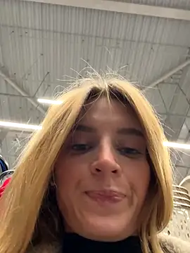 Snapshot of -AngelAri- chatting on September 30, 2025, 9:09 pm -AngelAri- online show from September 30, 2025, 9:09 pm