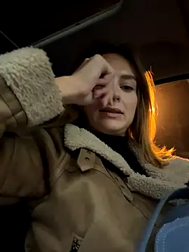 Snapshot of -AngelAri- chatting on October 1, 2025, 6:03 pm -AngelAri- online show from October 1, 2025, 6:03 pm