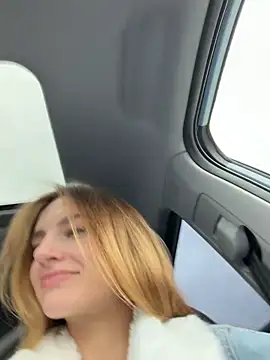 Snapshot of -AngelAri- chatting on October 26, 2025, 9:15 am -AngelAri- online show from October 26, 2025, 9:15 am