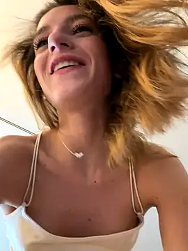 Snapshot of -AngelAri- chatting on November 2, 2025, 9:11 am -AngelAri- online show from November 2, 2025, 9:11 am