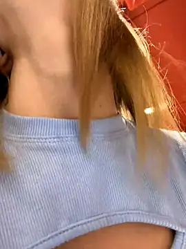 Snapshot of -AngelAri- chatting on November 8, 2025, 9:02 pm -AngelAri- online show from November 8, 2025, 9:02 pm