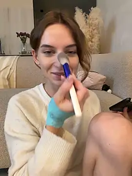 Snapshot of -AngelAri- chatting on December 5, 2025, 9:29 am -AngelAri- online show from December 5, 2025, 9:29 am