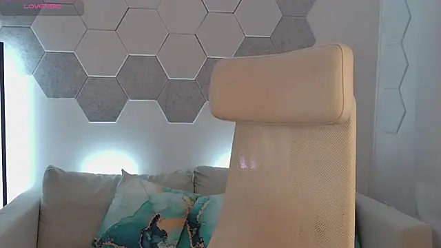 novaforyou1 online show from December 19, 2024, 9:17 pm