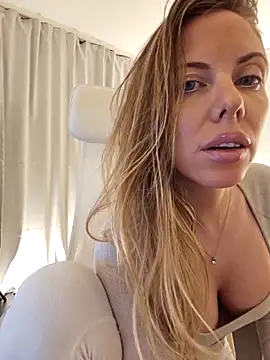 novaforyou1 online show from October 5, 2025, 3:21 pm