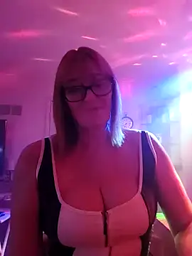 Snapshot of COUPLE4VOYEUR01 chatting on December 14, 2024, 7:36 pm COUPLE4VOYEUR01 online show from December 14, 2024, 7:36 pm