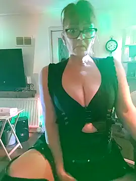 Snapshot of COUPLE4VOYEUR01 chatting on February 1, 2025, 7:55 pm COUPLE4VOYEUR01 online show from February 1, 2025, 7:55 pm