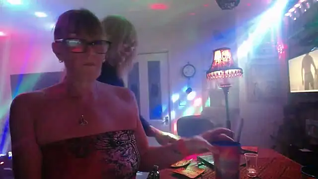 Snapshot of COUPLE4VOYEUR01 chatting on September 27, 2025, 6:57 pm COUPLE4VOYEUR01 online show from September 27, 2025, 6:57 pm