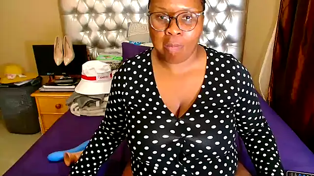 missboobsxx online show from November 25, 2025, 12:49 pm