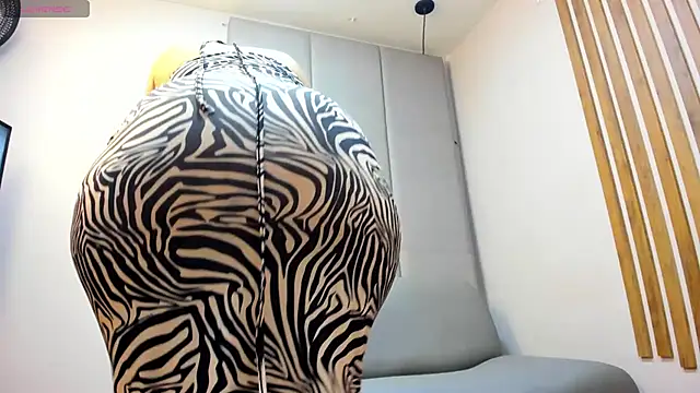 AlishaPalmer online show from November 15, 2025, 12:23 pm