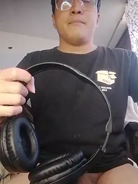 Snapshot of Mghty-cockl88 chatting on December 14, 2025, 3:39 pm Mghty-cockl88 online show from December 14, 2025, 3:39 pm