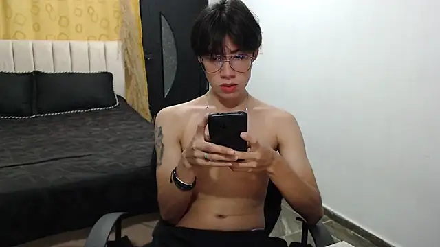 Snapshot of Elio-cam chatting on January 28, 2025, 7:32 am Elio-cam online show from January 28, 2025, 7:32 am