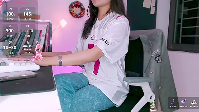 Snapshot of Shyn__ chatting on December 31, 2024, 12:57 pm Shyn online show from December 31, 2024, 12:57 pm