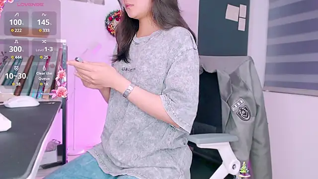 Snapshot of Shyn__ chatting on December 31, 2024, 5:18 pm Shyn online show from December 31, 2024, 5:18 pm