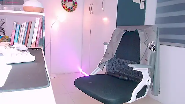 Snapshot of Shyn__ chatting on January 16, 2025, 12:20 pm Shyn online show from January 16, 2025, 12:20 pm