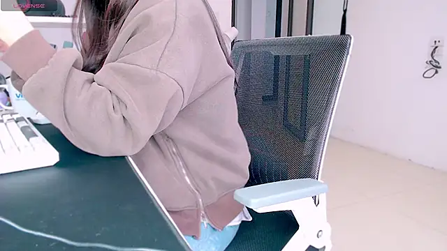 Snapshot of Shyn__ chatting on February 20, 2025, 9:33 am Shyn online show from February 20, 2025, 9:33 am