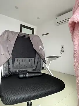 Snapshot of Shyn__ chatting on March 8, 2025, 8:22 am Shyn online show from March 8, 2025, 8:22 am