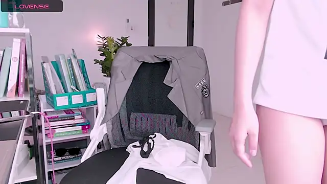 Snapshot of Shyn__ chatting on March 17, 2025, 4:29 am Shyn online show from March 17, 2025, 4:29 am