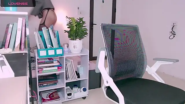 Snapshot of Shyn__ chatting on March 17, 2025, 9:55 am Shyn online show from March 17, 2025, 9:55 am