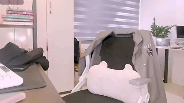 Snapshot of Shyn__ chatting on September 22, 2025, 5:20 am Shyn online show from September 22, 2025, 5:20 am