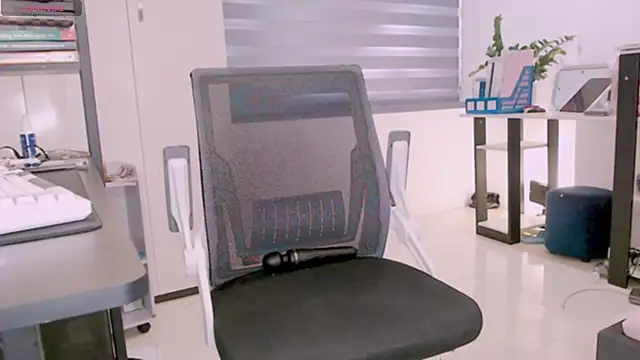 Snapshot of Shyn__ chatting on November 2, 2025, 2:47 am Shyn online show from November 2, 2025, 2:47 am