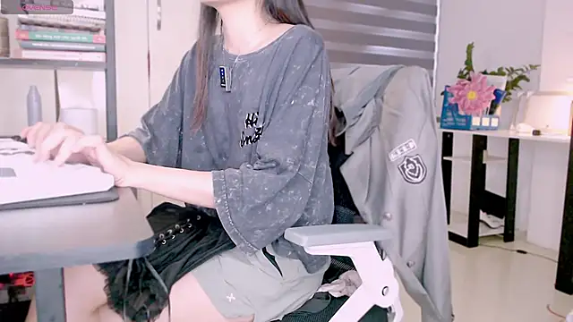 Snapshot of Shyn__ chatting on November 8, 2025, 8:03 am Shyn online show from November 8, 2025, 8:03 am