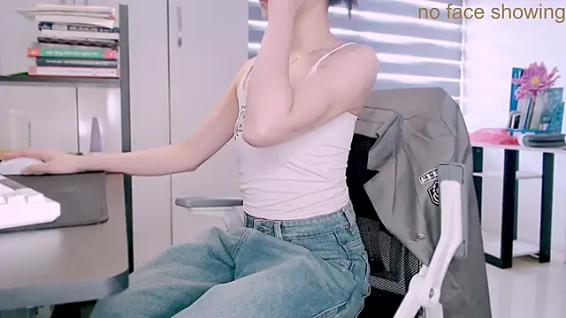 Snapshot of Shyn__ chatting on November 27, 2025, 6:37 am Shyn online show from November 27, 2025, 6:37 am