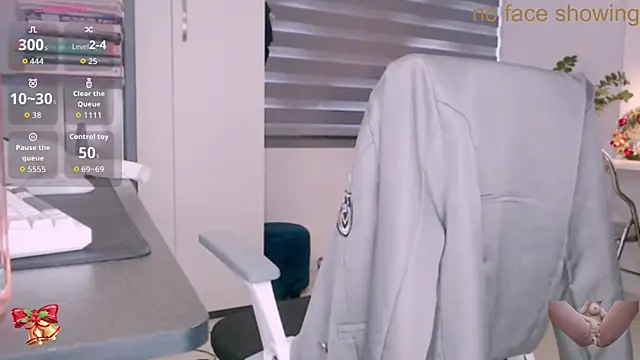 Snapshot of Shyn__ chatting on December 3, 2025, 3:58 am Shyn online show from December 3, 2025, 3:58 am