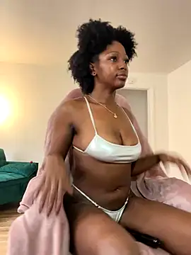 mochamimi online show from October 29, 2025, 3:03 pm