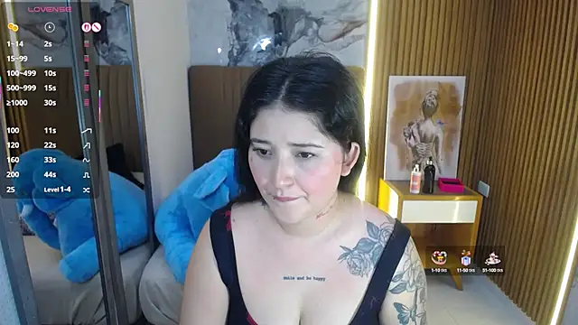 BIANCAROY1 online show from October 15, 2025, 6:41 pm