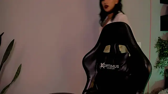 Snapshot of sussyprice chatting on November 12, 2025, 10:09 pm sussyprice online show from November 12, 2025, 10:09 pm