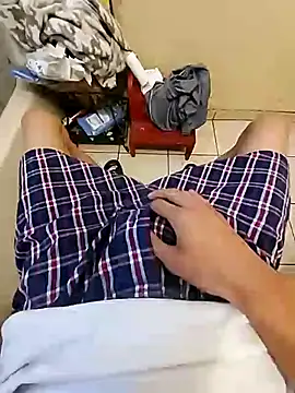 Snapshot of Bigstiffyuh chatting on October 25, 2025, 10:15 pm Bigstiffyuh online show from October 25, 2025, 10:15 pm