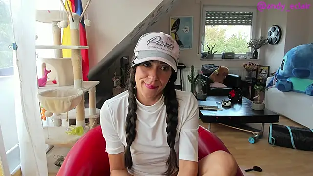 Snapshot of tinny_williams chatting on October 5, 2025, 9:18 am tinny williams online show from October 5, 2025, 9:18 am