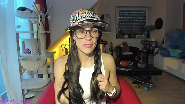 Snapshot of tinny_williams chatting on October 9, 2025, 5:38 am tinny williams online show from October 9, 2025, 5:38 am