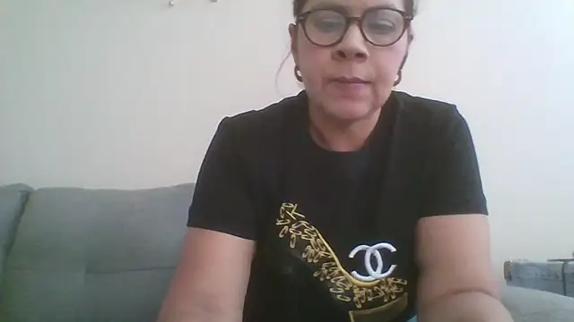 Snapshot of Sara_Brandon chatting on October 26, 2025, 4:13 pm Sara Brandon online show from October 26, 2025, 4:13 pm