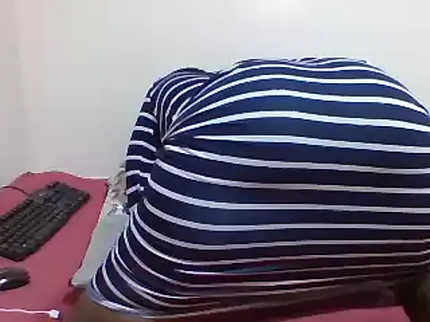 Snapshot of sweetelle09 chatting on February 9, 2025, 10:00 pm sweetelle09 online show from February 9, 2025, 10:00 pm
