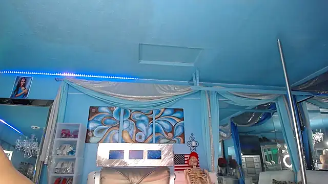 ADRIANNA FOX online show from September 20, 2025, 7:42 am