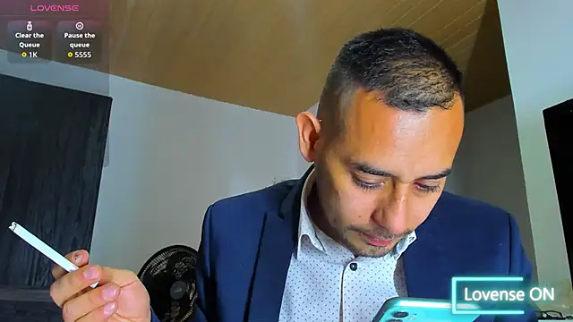 jhonyalzate2 online show from November 6, 2025, 2:56 am