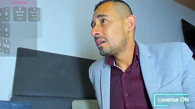 jhonyalzate2 online show from November 30, 2025, 1:53 am