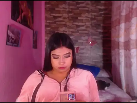 Snapshot of katrinawillff chatting on February 5, 2025, 8:32 am katrinawillff online show from February 5, 2025, 8:32 am