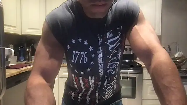 Snapshot of BigGuyMuscle chatting on February 7, 2025, 8:20 pm BigGuyMuscle online show from February 7, 2025, 8:20 pm