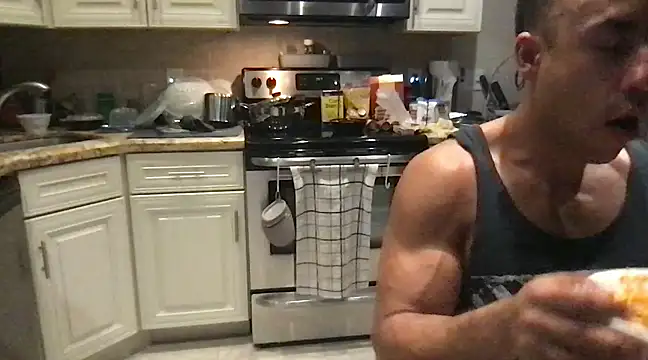 Snapshot of BigGuyMuscle chatting on February 26, 2025, 12:49 am BigGuyMuscle online show from February 26, 2025, 12:49 am