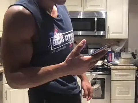 Snapshot of BigGuyMuscle chatting on March 13, 2025, 10:21 pm BigGuyMuscle online show from March 13, 2025, 10:21 pm