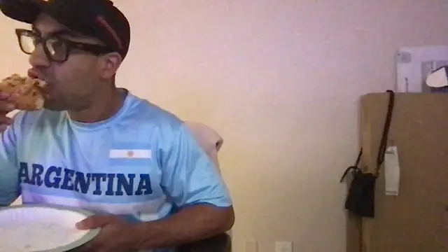 Snapshot of BigGuyMuscle chatting on March 18, 2025, 3:09 am BigGuyMuscle online show from March 18, 2025, 3:09 am