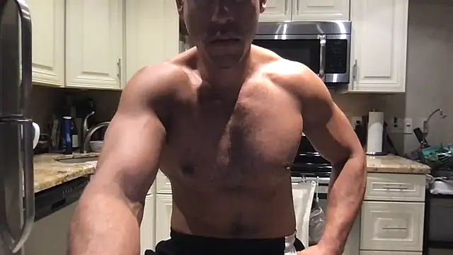 Snapshot of BigGuyMuscle chatting on March 21, 2025, 5:21 am BigGuyMuscle online show from March 21, 2025, 5:21 am