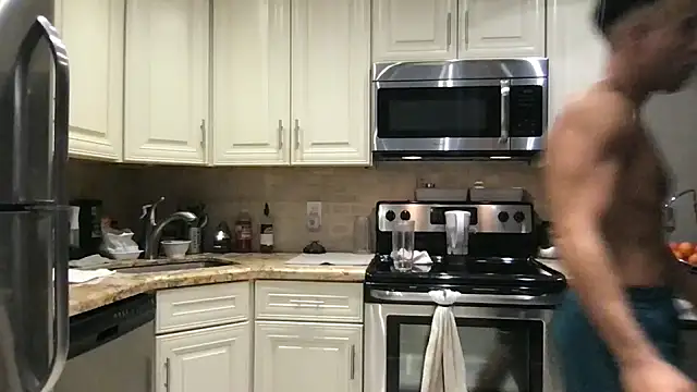 BigGuyMuscle online show from November 20, 2025, 9:14 pm